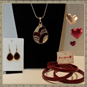 Burgandy And Gold Tone Pendant Necklace Set